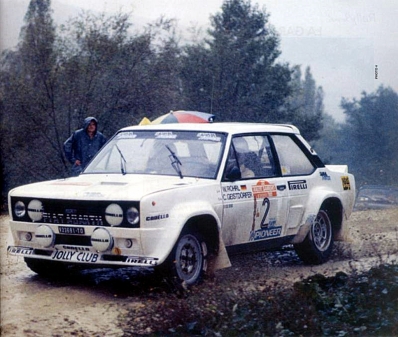 Walter Röhrl - Christian Geistdörfer
22º Rally Sanremo 1980. Fiat 131 Abarth (TO V33681) Equipo Jolly Club. Clasificado 1º.

Del 6 al 11 de Octubre, Sanremo, Imperia, Liguria, Italia.
Superficie: asfalto - tierra.

El Rally tenia un total de 2868 km de los que 821 km divididos en 51 tramos eran especiales, (2 de ellas fueron canceladas SS7 y SS8).

Se inscribieron 88 equipos, tomaron la salida 77, finalizaron 19.@
Palabras clave: Walter_Röhrl;Sanremo;Fiat;Abarth;1980