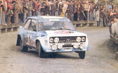 Walter Röhrl - Christian Geistdörfer
14º Rally de Portugal Vinho do Porto 1980. Fiat 131 Abarth (TO R92448). Clasificado 1º.

Del 4 al 9 de Marzo, Estoril, Portugal.
Superficie: asfalto - tierra.

El Rally tenia un total de 2641.4 km de los que 673.50 km divididos en 47 tramos eran especiales.

Tomaron la salida 101 equipos, finalizaron 16.@
Palabras clave: Walter_Röhrl;Fiat;Abarth;Portugal;1980