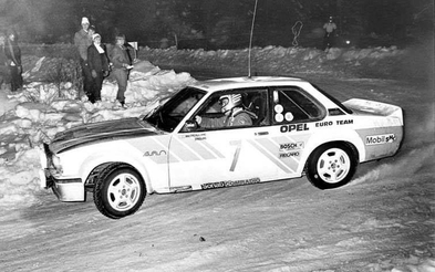 Anders Kulläng - Bruno Berglund
30º International Swedish Rally 1980. Opel Ascona 400 (GG-CD 339). Clasificado 1º.

Del 15 al 17 de Febrero, Stockholm, Karlstad, Suecia.
Superficie: nieve - hielo.

El Rally constaba de 413.50 km cronometrados divididos en 3 etapas y 29 tramos especiales.

Tomaron la salida 146 equipos, finalizaron 79.@
Palabras clave: Kullang;Opel;Ascona;Suecia;1980;Nieve