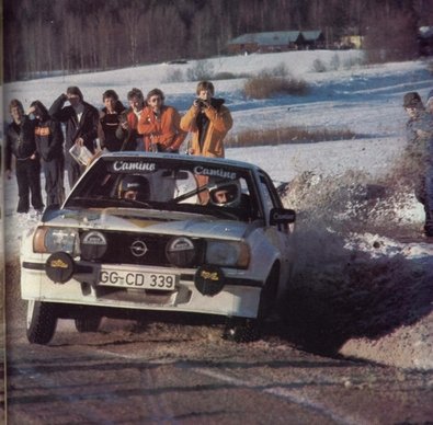 Anders Kulläng - Bruno Berglund
30º International Swedish Rally 1980. Opel Ascona 400 (GG-CD 339). Clasificado 1º.

Del 15 al 17 de Febrero, Stockholm, Karlstad, Suecia.
Superficie: nieve - hielo.

El Rally constaba de 413.50 km cronometrados divididos en 3 etapas y 29 tramos especiales.

Tomaron la salida 146 equipos, finalizaron 79.@
Palabras clave: Kullang;Opel;Ascona;Suecia;1980;Nieve