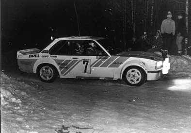 Anders Kulläng - Bruno Berglund
30º International Swedish Rally 1980. Opel Ascona 400 (GG-CD 339). Clasificado 1º.

Del 15 al 17 de Febrero, Stockholm, Karlstad, Suecia.
Superficie: nieve - hielo.

El Rally constaba de 413.50 km cronometrados divididos en 3 etapas y 29 tramos especiales.

Tomaron la salida 146 equipos, finalizaron 79.@
Palabras clave: Kullang;Opel;Ascona;Suecia;1980;Nieve