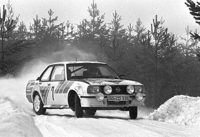 Anders Kulläng - Bruno Berglund
30º International Swedish Rally 1980. Opel Ascona 400 (GG-CD 339). Clasificado 1º.

Del 15 al 17 de Febrero, Stockholm, Karlstad, Suecia.
Superficie: nieve - hielo.

El Rally constaba de 413.50 km cronometrados divididos en 3 etapas y 29 tramos especiales.

Tomaron la salida 146 equipos, finalizaron 79.@
Palabras clave: Kullang;Opel;Ascona;Suecia;1980;Nieve