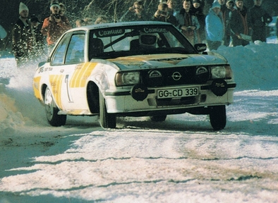 Anders Kulläng - Bruno Berglund
30º International Swedish Rally 1980. Opel Ascona 400 (GG-CD 339). Clasificado 1º.

Del 15 al 17 de Febrero, Stockholm, Karlstad, Suecia.
Superficie: nieve - hielo.

El Rally constaba de 413.50 km cronometrados divididos en 3 etapas y 29 tramos especiales.

Tomaron la salida 146 equipos, finalizaron 79.@
Palabras clave: Kullang;Opel;Ascona;Suecia;1980;Nieve