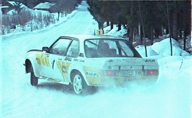 Anders Kulläng - Bruno Berglund
30º International Swedish Rally 1980. Opel Ascona 400 (GG-CD 339). Clasificado 1º.

Del 15 al 17 de Febrero, Stockholm, Karlstad, Suecia.
Superficie: nieve - hielo.

El Rally constaba de 413.50 km cronometrados divididos en 3 etapas y 29 tramos especiales.

Tomaron la salida 146 equipos, finalizaron 79.@
Palabras clave: Kullang;Opel;Ascona;Suecia;1980;Nieve