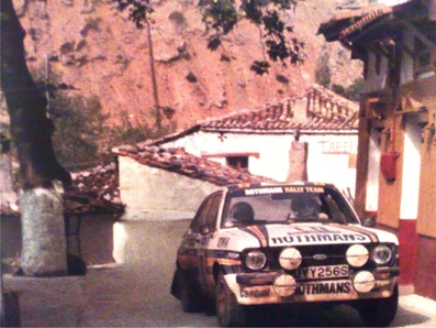 Ari Vatanen - David Richards
27º Acropolis Rally 1980. Ford Escort RS 1800 MKII (UYY 256S). Clasificado 1º.

Del 26 al 29 de Mayo, Atenas, Grecia.
Superficie: tierra.

El Rally tenia un total de 2743.86 km de los que 964 km divididos en 56 tramos eran especiales, (una de ellas fue cancelada SS55 Railway de 9,20 Km).

Se inscribieron 154 equipos, tomaron la salida 148, finalizaron 37.@
Palabras clave: Ford;Escort;MKII;Acropolis;Grecia;1980;MKII