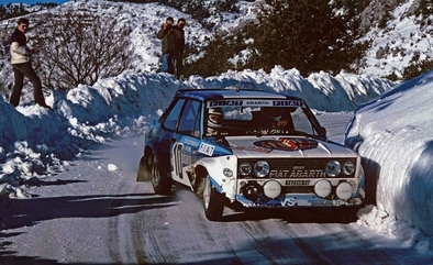 Walter Röhrl - Christian Geistdörfer
48º Rallye Automobile de Monte-Carlo 1980. Fiat 131 Abarth (TO T92359). Clasificado 1º.

Del 19 al 25 de Enero, Monte-Carlo.
Superficie: asfalto - nieve.

El Rally tenia un total de 3063.30 km de los que 695.30 km divididos en 33 tramos eran especiales, (4 de ellas fueron canceladas SS17 Pont du Fosse - Romette de 21 Km, SS20 Col du Corobin de 15 Km, SS32 Pont des Miolans - St Auban 2 de 24 Km y SS33 Roquesteron - Boyon 3 de 18 Km).

Se inscribieron 255 equipos, tomaron la salida 237, finalizaron 88.@
Palabras clave: Walter_Röhrl;Fiat;Abarth;Montecarlo;1980