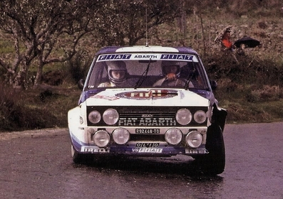 Walter Röhrl - Christian Geistdörfer
14º Rally de Portugal Vinho do Porto 1980. Fiat 131 Abarth (TO R92448). Clasificado 1º.

Del 4 al 9 de Marzo, Estoril, Portugal.
Superficie: asfalto - tierra.

El Rally tenia un total de 2641.4 km de los que 673.50 km divididos en 47 tramos eran especiales.

Tomaron la salida 101 equipos, finalizaron 16.@
Palabras clave: Markku_Alen;Fiat;Abarth;Portugal;1980