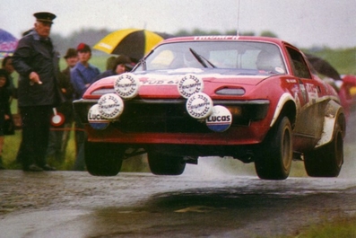 Anthony (Tony) Pond - Fred Gallagher
16º 24 Horas d'Ypres 1980. Triumph TR7 V8. Clasificado 1º.

Del 27 al 29 de Junio, Ypres.
Superficie: asfalto.

La prueba constaba de 57 tramos cronometrados.
Desconocemos de cuantos kilómetros tanto totales como cronometrados.

Tomaron la salida 200 equipos, finalizaron 38.@
Palabras clave: Tony_Pond;Triumph;Ypres;1980;
