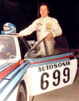 Giro d'Italia Automobilistico 1980
Michele Alboreto - Attilio Bettega - Arnaldo Bernacchini
Lancia Beta Montecarlo Turbo Gr.5 (Martini Racing)
En la foto Attilio Bettega
(Konstantinos 'Elaborus' Papagiannopoulos)
Palabras clave: ;Lancia;Beta;Montecarlo;1980;Giro_Italia_Automobilistico;Personajes