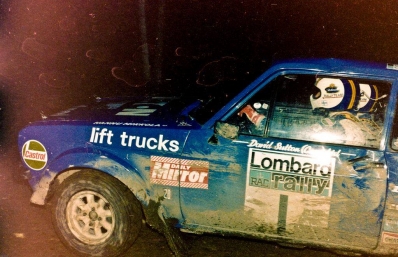 Hannu Mikkola - Arne Hertz
29º Lombard Rac Rally 1980. Ford Escort RS1800 MKII (EUW 939V). Clasificado 2º.

Del 16 al 19 de Noviembre, Bath, Inglaterra.
Superficie: asfalto - tierra.

El Rally tenia un total de 2896 km de los que 708.09 km divididos en 70 tramos eran especiales, (3 de ellas fueron canceladas SS10 Kilburn de 3.06 Km, SS18 Guisborough de 7.24 Km y SS19 Ingleby de 4.02 Km).

Se inscribieron 150 equipos. tomaron la salida 142, finalizaron 48.
Palabras clave: ;Ford;Escort;MKII;RAC_Rally;Lombard;1980