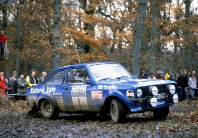 Hannu Mikkola - Arne Hertz
29º Lombard Rac Rally 1980. Ford Escort RS1800 MKII (EUW 939V). Clasificado 2º.

Del 16 al 19 de Noviembre, Bath, Inglaterra.
Superficie: asfalto - tierra.

El Rally tenia un total de 2896 km de los que 708.09 km divididos en 70 tramos eran especiales, (3 de ellas fueron canceladas SS10 Kilburn de 3.06 Km, SS18 Guisborough de 7.24 Km y SS19 Ingleby de 4.02 Km).

Se inscribieron 150 equipos. tomaron la salida 142, finalizaron 48.@
Palabras clave: ;Ford;Escort;MKII;RAC_Rally;Lombard;1980