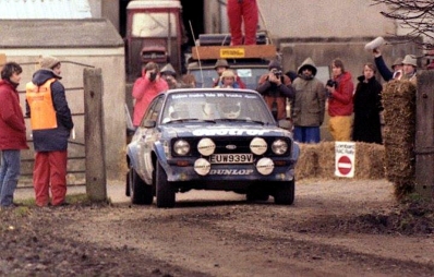 Hannu Mikkola - Arne Hertz
29º Lombard Rac Rally 1980. Ford Escort RS1800 MKII (EUW 939V). Clasificado 2º.

Del 16 al 19 de Noviembre, Bath, Inglaterra.
Superficie: asfalto - tierra.

El Rally tenia un total de 2896 km de los que 708.09 km divididos en 70 tramos eran especiales, (3 de ellas fueron canceladas SS10 Kilburn de 3.06 Km, SS18 Guisborough de 7.24 Km y SS19 Ingleby de 4.02 Km).

Se inscribieron 150 equipos. tomaron la salida 142, finalizaron 48.@
Palabras clave: ;Ford;Escort;MKII;RAC_Rally;Lombard;1980