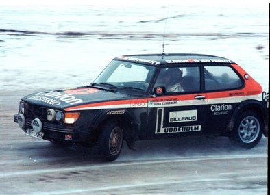 Stig Blomqvist - Björn Cederberg
30º International Swedish Rally 1980. Saab 99 Turbo (JNF 756). Clasificado 2º.

Del 15 al 17 de Febrero, Stockholm, Karlstad, Suecia.
Superficie: nieve - hielo.

El Rally constaba de 413.50 km cronometrados divididos en 3 etapas y 29 tramos especiales.

Tomaron la salida 146 equipos, finalizaron 79.@
Palabras clave: Saab;Suecia;1980;Nieve