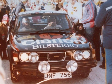Stig Blomqvist - Björn Cederberg
30º International Swedish Rally 1980. Saab 99 Turbo (JNF 756). Clasificado 2º.

Del 15 al 17 de Febrero, Stockholm, Karlstad, Suecia.
Superficie: nieve - hielo.

El Rally constaba de 413.50 km cronometrados divididos en 3 etapas y 29 tramos especiales.

Tomaron la salida 146 equipos, finalizaron 79.@
Palabras clave: Saab;Suecia;1980;Nieve