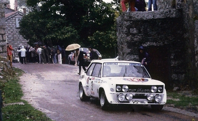 Walter Röhrl - Christian Geistdörfer
24º Tour de Corse - Rallye de France 1980. Fiat 131 Abarth (TO-U48219). Clasificado 2º.
Fiat Italia

Del 24 al 25 de Octubre, Ajaccio, Córcega, Francia.
Superficie: asfalto.

El Rally tenia un total de 1603 km de los que 1128 km divididos en 18 tramos eran especiales.

Kilómetros de algunos tramos:
SS2 Acqua d'Oria - Bicchisano de 69.10 km
SS5 Liamone - Suaricchio de 83.70 km
SS6 Santa Maria - Abbazia de 114.20 km
SS8 Aullene de 81.80 km
SS9 Muracciole - Pont St Laurent de 84.20 km
SS11 Barchetta - Ponte Nuovo de 80.10 km
SS12 Moltifao - Montegrosso de 78.80 km
SS13 Calvi - Marignana de 95.30 km
SS14 St Roch - Suariccio de 78.40 km
SS17 Quenza - Santa Giulia de 86.50 km
SS18 Calvese - Agosta de 58.80 km

Se inscribieron 133, tomaron la salida 122, finalizaron 16.
@
Palabras clave: Walter_Röhrl;Corse;Corcega;Fiat;Abarth;1980