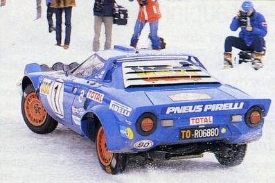 Bernard Darniche - Alain Mahé
48º Rallye Automobile de Monte-Carlo 1980. Lancia Stratos HF (TO R06880). Clasificado 2º.

Del 19 al 25 de Enero, Monte-Carlo.
Superficie: asfalto - nieve.

El Rally tenia un total de 3063.30 km de los que 695.30 km divididos en 33 tramos eran especiales, (4 de ellas fueron canceladas SS17 Pont du Fosse - Romette de 21 Km, SS20 Col du Corobin de 15 Km, SS32 Pont des Miolans - St Auban 2 de 24 Km y SS33 Roquesteron - Boyon 3 de 18 Km).

Se inscribieron 255 equipos, tomaron la salida 237, finalizaron 88.@
Palabras clave: ;Lancia;Stratos;Montecarlo;1980;nieve