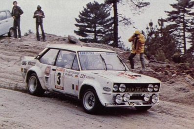 Walter Röhrl - Christian Geistdörfer
24º Tour de Corse - Rallye de France 1980. Fiat 131 Abarth (TO-U48219). Clasificado 2º.

Del 24 al 25 de Octubre, Ajaccio, Córcega, Francia.
Superficie: asfalto.

El Rally tenia un total de 1603 km de los que 1128 km divididos en 18 tramos eran especiales.

Kilómetros de algunos tramos:
SS2 Acqua d'Oria - Bicchisano de 69.10 km
SS5 Liamone - Suaricchio de 83.70 km
SS6 Santa Maria - Abbazia de 114.20 km
SS8 Aullene de 81.80 km
SS9 Muracciole - Pont St Laurent de 84.20 km
SS11 Barchetta - Ponte Nuovo de 80.10 km
SS12 Moltifao - Montegrosso de 78.80 km
SS13 Calvi - Marignana de 95.30 km
SS14 St Roch - Suariccio de 78.40 km
SS17 Quenza - Santa Giulia de 86.50 km
SS18 Calvese - Agosta de 58.80 km

Se inscribieron 133, tomaron la salida 122, finalizaron 16.
@
Palabras clave: Walter_Röhrl;Corse;Corcega;Fiat;Abarth;1980