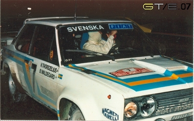 Björn Waldelgard - Hans Thorszelius
48º Rallye Automobile de Monte-Carlo 1980. Fiat 131 Abarth (TO R88538). Clasificado 3º.
Fiat Italia

Del 19 al 25 de Enero, Monte-Carlo.
Superficie: asfalto - nieve.

El Rally tenia un total de 3063.30 km de los que 695.30 km divididos en 33 tramos eran especiales, (4 de ellas fueron canceladas SS17 Pont du Fosse - Romette de 21 Km, SS20 Col du Corobin de 15 Km, SS32 Pont des Miolans - St Auban 2 de 24 Km y SS33 Roquesteron - Boyon 3 de 18 Km).

Se inscribieron 255 equipos, tomaron la salida 237, finalizaron 88.@
Palabras clave: Hans_Thorszelius;Fiat;Abarth;Montecarlo;1980;parque_cerrado