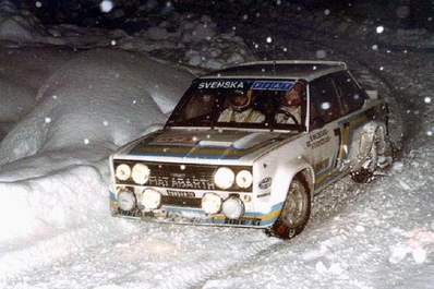 Björn Waldegard - Hans Thorszelius
48º Rallye Automobile de Monte-Carlo 1980. Fiat 131 Abarth (TO R88538). Clasificado 3º.
Fiat Italia

Del 19 al 25 de Enero, Monte-Carlo.
Superficie: asfalto - nieve.

El Rally tenia un total de 3063.30 km de los que 695.30 km divididos en 33 tramos eran especiales, (4 de ellas fueron canceladas SS17 Pont du Fosse - Romette de 21 Km, SS20 Col du Corobin de 15 Km, SS32 Pont des Miolans - St Auban 2 de 24 Km y SS33 Roquesteron - Boyon 3 de 18 Km).

Se inscribieron 255 equipos, tomaron la salida 237, finalizaron 88.@
Palabras clave: Hans_Thorszelius;Fiat;Abarth;Montecarlo;1980;nieve
