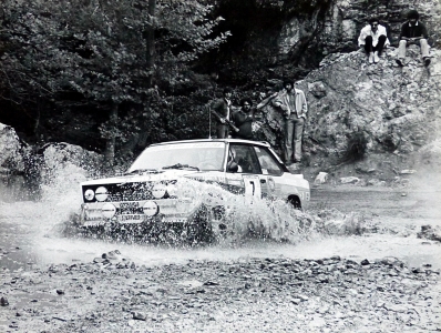 Markku Alén - Ilkka Kivimäki
27º Acropolis Rally 1980. Fiat 131 Abarth (TO R92449). Clasificado 3º.

Del 26 al 29 de Mayo, Atenas, Grecia.
Superficie: tierra.

El Rally tenia un total de 2743.86 km de los que 964 km divididos en 56 tramos eran especiales, (una de ellas fue cancelada SS55 Railway de 9,20 Km).

Se inscribieron 154 equipos, tomaron la salida 148, finalizaron 37.@
Palabras clave: Markku_Alen;Fiat;Abarth;Acropolis;1980