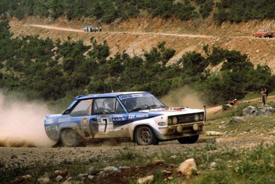 Markku Alén - Ilkka Kivimäki
27º Acropolis Rally 1980. Fiat 131 Abarth (TO R92449). Clasificado 3º.

Del 26 al 29 de Mayo, Atenas, Grecia.
Superficie: tierra.

El Rally tenia un total de 2743.86 km de los que 964 km divididos en 56 tramos eran especiales, (una de ellas fue cancelada SS55 Railway de 9,20 Km).

Se inscribieron 154 equipos, tomaron la salida 148, finalizaron 37.@
Palabras clave: Markku_Alen;Fiat;Abarth;Acropolis;1980