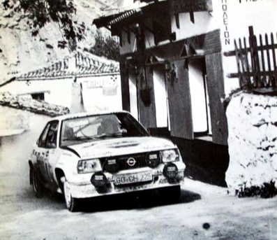 Anders Kulläng - Bruno Berglund
27º Acropolis Rally 1980. Opel Ascona 400 (GG-CH 225). Clasificado 4º.

Del 26 al 29 de Mayo, Atenas, Grecia.
Superficie: tierra.

El Rally tenia un total de 2743.86 km de los que 964 km divididos en 56 tramos eran especiales, (una de ellas fue cancelada SS55 Railway de 9,20 Km).

Se inscribieron 154 equipos, tomaron la salida 148, finalizaron 37.@
Palabras clave: Opel;Ascona;Acropolis;Grecia;1980
