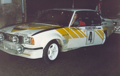 Anders Kulläng - Bruno Berglund
48º Rallye Automobile de Monte-Carlo 1980. Opel Ascona 400 (GG-CD 339). Clasificado 4º.

Del 19 al 25 de Enero, Monte-Carlo.
Superficie: asfalto - nieve.

El Rally tenia un total de 3063.30 km de los que 695.30 km divididos en 33 tramos eran especiales, (4 de ellas fueron canceladas SS17 Pont du Fosse - Romette de 21 Km, SS20 Col du Corobin de 15 Km, SS32 Pont des Miolans - St Auban 2 de 24 Km y SS33 Roquesteron - Boyon 3 de 18 Km).

Se inscribieron 255 equipos, tomaron la salida 237, finalizaron 88.@
Palabras clave: ;Opel;Ascona;Montecarlo;1980;parque_cerrado