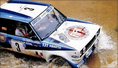 Walter Röhrl - Christian Geistdörfer
27º Acropolis Rally 1980. Fiat 131 Abarth (TO R92448). Clasificado 5º.

Del 26 al 29 de Mayo, Atenas, Grecia.
Superficie: tierra.

El Rally tenia un total de 2743.86 km de los que 964 km divididos en 56 tramos eran especiales, (una de ellas fue cancelada SS55 Railway de 9,20 Km).

Se inscribieron 154 equipos, tomaron la salida 148, finalizaron 37.@
Palabras clave: Walter_Röhrl;Fiat;Abarth;Acropolis;Grecia;1980