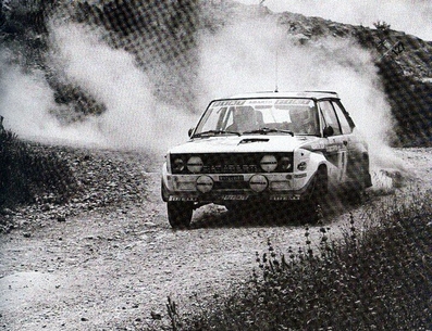 Walter Röhrl - Christian Geistdörfer
27º Acropolis Rally 1980. Fiat 131 Abarth (TO R92448). Clasificado 5º.

Del 26 al 29 de Mayo, Atenas, Grecia.
Superficie: tierra.

El Rally tenia un total de 2743.86 km de los que 964 km divididos en 56 tramos eran especiales, (una de ellas fue cancelada SS55 Railway de 9,20 Km).

Se inscribieron 154 equipos, tomaron la salida 148, finalizaron 37.@
Palabras clave: Water_Rohrl;Fiat;Abarth;Acropolis;Grecia;1980