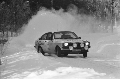Bjorn (Nalle) Johansson - Ragnar Spjuth
30º International Swedish Rally 1980. Opel Kadett GT/E (JAU 708). Clasificado 4º.

Del 15 al 17 de Febrero, Stockholm, Karlstad, Suecia.
Superficie: nieve - hielo.

El Rally constaba de 413.50 km cronometrados divididos en 3 etapas y 29 tramos especiales.

Tomaron la salida 146 equipos, finalizaron 79.@
Palabras clave: Opel;Kadett;GT/E;Suecia;1980;Nieve
