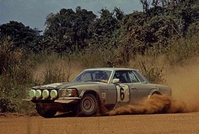 Vic Preston, Jr - Claes Billstam
12º Rallye Cote d'Ivoire 1980. Mercedes Benz 500 SLC. Clasificado 5º.

Del 9 al 14 de Diciembre, Abidjan, Costa d'Ivori, África.
Superficie: tierra.

El Rally tenia un total de 5226 km con 62 controles horarios.

Tomaron la salida 52 equipos, finalizaron 11.@
Palabras clave: Mercedes_Benz;SLC;Costa_Marfil;1980