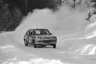 Pentti Airikkala - Risto Virtanen
30º International Swedish Rally 1980. Vauxhall Chevette 2300 HS (BVE 187V 708). Clasificado 6º.

Del 15 al 17 de Febrero, Stockholm, Karlstad, Suecia.
Superficie: nieve - hielo.

El Rally constaba de 413.50 km cronometrados divididos en 3 etapas y 29 tramos especiales.

Tomaron la salida 146 equipos, finalizaron 79.@
Palabras clave: Suecia;Vauxhall;Chevette;Suecia;1980;Nieve