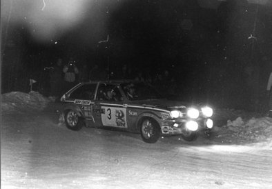 Pentti Airikkala - Risto Virtanen
30º International Swedish Rally 1980. Vauxhall Chevette 2300 HS (BVE 187V 708). Clasificado 6º.

Del 15 al 17 de Febrero, Stockholm, Karlstad, Suecia.
Superficie: nieve - hielo.

El Rally constaba de 413.50 km cronometrados divididos en 3 etapas y 29 tramos especiales.

Tomaron la salida 146 equipos, finalizaron 79.@
Palabras clave: Suecia;Vauxhall;Chevette;Suecia;1980;Nieve