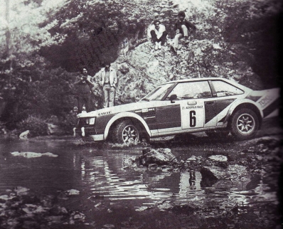 Ove Andersson - Henry Liddon
27º Acropolis Rally 1980. Toyota Celica 2000GT (K-AE 3460). Clasificado 6º.

Del 26 al 29 de Mayo, Atenas, Grecia.
Superficie: asfalto - tierra.

El Rally tenia un total de 2743.86 km de los que 964 km divididos en 56 tramos eran especiales, (una de ellas fue cancelada SS55 Railway de 9,20 Km).

Se inscribieron 154 equipos, tomaron la salida 148, finalizaron 37.@
Palabras clave: Ove_Andersson;Toyota;Celica;Acropolis;Grecia;1980