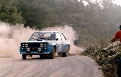 Attilio Bettega - Arnaldo Bernacchini
22º Rally Sanremo 1980. Fiat 131 Abarth (TO P35975). Clasificado 6º.

Del 6 al 11 de Octubre, Sanremo, Imperia, Liguria, Italia.
Superficie: asfalto - tierra.

El Rally tenia un total de 2868 km de los que 821 km divididos en 51 tramos eran especiales, (2 de ellas fueron canceladas SS7 y SS8).

Se inscribieron 88 equipos, tomaron la salida 77, finalizaron 19.@
Palabras clave: Fiat;Abarth;Sanremo;1980