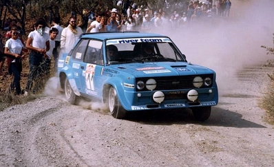 Attilio Bettega - Arnaldo Bernacchini
22º Rally Sanremo 1980. Fiat 131 Abarth (TO P35975). Clasificado 6º.

Del 6 al 11 de Octubre, Sanremo, Imperia, Liguria, Italia.
Superficie: asfalto - tierra.

El Rally tenia un total de 2868 km de los que 821 km divididos en 51 tramos eran especiales, (2 de ellas fueron canceladas SS7 y SS8).

Se inscribieron 88 equipos, tomaron la salida 77, finalizaron 19.@
Palabras clave: Fiat;Abarth;Sanremo;1980