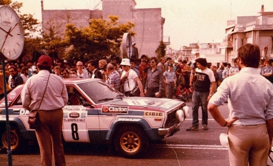 Harry Kallstrom - Bo Thorszelius
27º Acropolis Rally 1980. Toyota Celica 2000GT. Clasificado 7º.

Del 26 al 29 de Mayo, Atenas, Grecia.
Superficie: tierra.

El Rally tenia un total de 2743.86 km de los que 964 km divididos en 56 tramos eran especiales, (una de ellas fue cancelada SS55 Railway de 9,20 Km).

Se inscribieron 154 equipos, tomaron la salida 148, finalizaron 37.@
Palabras clave: Toyota;Celica;Acropolis;Grecia;1980