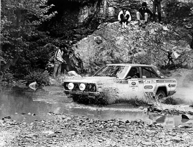 Harry Kallstrom - Bo Thorszelius
27º Acropolis Rally 1980. Toyota Celica 2000GT. Clasificado 7º.

Del 26 al 29 de Mayo, Atenas, Grecia.
Superficie: tierra.

El Rally tenia un total de 2743.86 km de los que 964 km divididos en 56 tramos eran especiales, (una de ellas fue cancelada SS55 Railway de 9,20 Km).

Se inscribieron 154 equipos, tomaron la salida 148, finalizaron 37.@
Palabras clave: Toyota;Celica;Acropolis;Grecia;1980