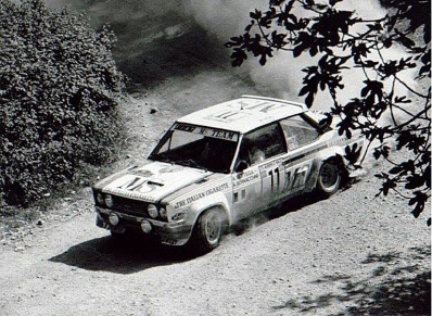 Attilio Bettega - Arnaldo Bernacchini
27º Acropolis Rally 1980. Fiat 131 Abarth (TO-P35975). Clasificado 8º.

Del 26 al 29 de Mayo, Atenas, Grecia.
Superficie: tierra.

El Rally tenia un total de 2743.86 km de los que 964 km divididos en 56 tramos eran especiales, (una de ellas fue cancelada SS55 Railway de 9,20 Km).

Se inscribieron 154 equipos, tomaron la salida 148, finalizaron 37.@
Palabras clave: ;Fiat;Abarth;Acropolis;Grecia;1980
