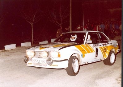 Klaus-Joachim (Jochi) Kleint - Gunter Wanger
48º Rallye Automobile de Monte-Carlo 1980. Opel Ascona 400. Clasificado 8º.
El Rally tenia un total de 3865 km de los que 601 km divididos en 33 tramos, eran especiales. (3 de ellas fueron canceladas SS17 Pont du Fosse - Romette de 21 Km, SS32 Pont des Miolans - St Auban 2 de 24 Km y SS33 Roquesteron - Boyon 3 de 18 Km)
Se inscribieron 255 equipos, tomaron la salida 237, finalizaron 126.@
Palabras clave: Jochi_Kleint;Opel;Ascona;Montecarlo;1980