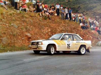 Klaus-Joachim (Jochi) Kleint - Gunter Wanger
27º Acropolis Rally 1980. Opel Ascona 400 (GG-CH 226). Clasificado 11º.

Del 26 al 29 de Mayo, Atenas, Grecia.
Superficie: tierra.

El Rally tenia un total de 2743.86 km de los que 964 km divididos en 56 tramos eran especiales, (una de ellas fue cancelada SS55 Railway de 9,20 Km).

Se inscribieron 154 equipos, tomaron la salida 148, finalizaron 37.@
Palabras clave: Jochi_Kleint;Opel;Ascona;Acropolis;Grecia;1980