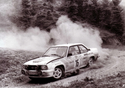 Klaus-Joachim (Jochi) Kleint - Gunter Wanger
27º Acropolis Rally 1980. Opel Ascona 400 (GG-CH 226). Clasificado 11º.

Del 26 al 29 de Mayo, Atenas, Grecia.
Superficie: tierra.

El Rally tenia un total de 2743.86 km de los que 964 km divididos en 56 tramos eran especiales, (una de ellas fue cancelada SS55 Railway de 9,20 Km).

Se inscribieron 154 equipos, tomaron la salida 148, finalizaron 37.@
Palabras clave: Jochi_Kleint;Opel;Ascona;Acropolis;Grecia;1980