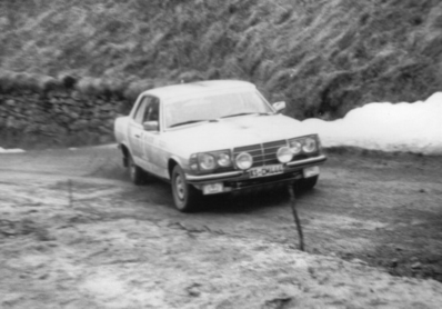 Ingvar Carlsson - Claes Billstam
48º Rallye Automobile de Monte-Carlo 1980. Mercedes-Benz 280 CE (KS-CM444). Clasificado 11º.

Del 19 al 25 de Enero, Monte-Carlo.
Superficie: asfalto - nieve.

El Rally tenia un total de 3063.30 km de los que 695.30 km divididos en 33 tramos eran especiales, (4 de ellas fueron canceladas SS17 Pont du Fosse - Romette de 21 Km, SS20 Col du Corobin de 15 Km, SS32 Pont des Miolans - St Auban 2 de 24 Km y SS33 Roquesteron - Boyon 3 de 18 Km).

Se inscribieron 255 equipos, tomaron la salida 237, finalizaron 88.@
Palabras clave: ;Mercedes_Benz;Montecarlo;1980