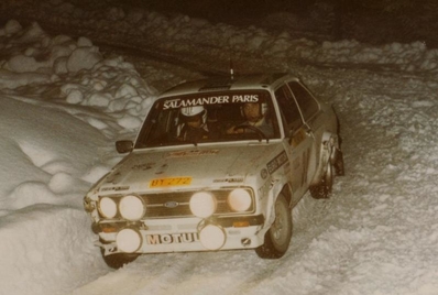Nicolas Koob - Win Jacoby
48º Rallye Automobile de Monte-Carlo 1980. Ford Escort RS 1800 MKII (BT 272). Clasificado 21º.

Del 19 al 25 de Enero, Monte-Carlo.
Superficie: asfalto - nieve.

El Rally tenia un total de 3063.30 km de los que 695.30 km divididos en 33 tramos eran especiales (4 de ellas fueron canceladas SS17 Pont du Fosse - Romette de 21 Km, SS20 Col du Corobin de 15 Km, SS32 Pont des Miolans - St Auban 2 de 24 Km y SS33 Roquesteron - Boyon 3 de 18 Km).

Se inscribieron 255 equipos, tomaron la salida 237, finalizaron 88.@
Palabras clave: Ford;Escort;MKII;Montecarlo;1980;nieve;MKII
