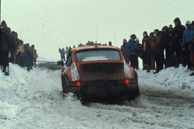 Christian Blanc - Jo Bubloz
48º Rallye Automobile de Monte-Carlo 1980. Porsche 911 SC. Clasificado 22º.
Copiloto Jo Bubloz.

Del 19 al 25 de Enero, Monte-Carlo.
Superficie: asfalto - nieve.

El Rally tenia un total de 3063.30 km de los que 695.30 km divididos en 33 tramos eran especiales (4 de ellas fueron canceladas SS17 Pont du Fosse - Romette de 21 Km, SS20 Col du Corobin de 15 Km, SS32 Pont des Miolans - St Auban 2 de 24 Km y SS33 Roquesteron - Boyon 3 de 18 Km).

Se inscribieron 255 equipos, tomaron la salida 237, finalizaron 88.@
Palabras clave: Porsche;Montecarlo;1980;nieve