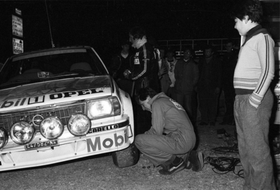Antonio Fassina (Tony) - Roberto Dalpozzo (Rudy)
13º Rallye dell'Isola d'Elba 1980. Opel Ascona 400 (NA E47582). Abandonó.

Del 17 al 19 de Abril, Portoferraio, Italia.
Superficie: asfalto - tierra.

Tomaron la salida 140 equipos, finalizaron 35.@
Palabras clave: ;Rudy;Elba;Opel;1980;Asistencias