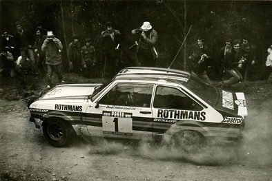 Hannu Mikkola - Arne Hertz
14º Rally de Portugal Vinho do Porto 1980. Ford Escort RS 1800 MKII. Abandonò por accidente en SS25 Cabreira de 26.50 Km.
Como anécdota decir que Vatanen, (compañero de equipo de Mikkola), se saliò en el mismo sitio que Mikkola quedando los dos Fords juntos en el lugar del accidente, uno de ellos volcado y apoyado en el capò trasero del otro.
El Rally tenia un total de 2641.4 km de los que 673.5 km divididos en 47 tramos, eran especiales.
Tomaron la salida 101 equipos, finalizaron 16.@
Palabras clave: ;Ford;Escort;MKII;Portugal;1980