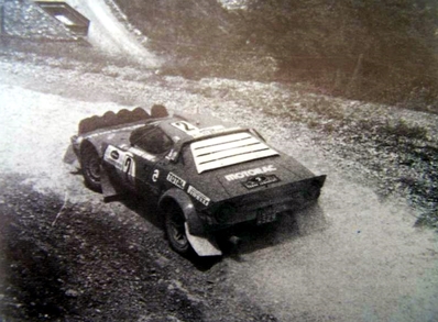 Bernard Darniche - Alain Mahé
27º Acropolis Rally 1980. Lancia Stratos HF (TO N14329). Abandonó por la dirección del coche en SS14 Aliakamon Lake de 15,20 Km.

Del 26 al 29 de Mayo, Atenas, Grecia.
Superficie: tierra.

El Rally tenia un total de 2743.86 km de los que 964 km divididos en 56 tramos eran especiales, (una de ellas fue cancelada SS55 Railway de 9,20 Km).

Se inscribieron 154 equipos, tomaron la salida 148, finalizaron 37.@
Palabras clave: ;Grecia;Acropolis;Lancia;Stratos;1980