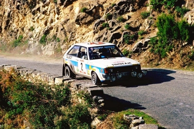 Guy Frequelin - Jean Todt
24º Tour de Corse - Rallye de France 1980. Talbot Sunbeam Lotus (NVC 444W). Abandonó por accidente en SS14 St Roch - Suariccio de 78.40 km.

Fréquelin estaba en lucha para ganar el Campeonato ese año, éste alcanzo a Darniche en pleno tramo cronometrado, quiso adelantarlo, y Darniche no se dejó... los 2 acabaron fuera de la carretera.

Existieron mas que palabras después de este percance entre Fréquelin y Darniche.

Del 24 al 25 de Octubre, Ajaccio, Córcega, Francia.
Superficie: asfalto.
El Rally tenia un total de 1603 km de los que 1128 km divididos en 18 tramos eran especiales.

Kilòmetros de algunos tramos:
SS2 Acqua d'Oria - Bicchisano de 69.10 km
SS5 Liamone - Suaricchio de 83.70 km
SS6 Santa Maria - Abbazia de 114.20 km
SS8 Aullene de 81.80 km
SS9 Muracciole - Pont St Laurent de 84.20 km
SS11 Barchetta - Ponte Nuovo de 80.10 km
SS12 Moltifao - Montegrosso de 78.80 km
SS13 Calvi - Marignana de 95.30 km
SS14 St Roch - Suariccio de 78.40 km
SS17 Quenza - Santa Giulia de 86.50 km
SS18 Calvese - Agosta de 58.80 km

Se inscribieron 133, tomaron la salida 122, finalizaron 16.@
Palabras clave: ;Corse;Corcega;Talbot;Sunbeam;Lotus;1980