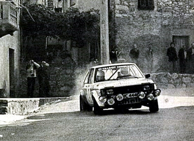Guy Frequelin - Jean Todt
24º Tour de Corse - Rallye de France 1980. Talbot Sunbeam Lotus (NVC 444W). Abandonó por accidente en SS14 St Roch - Suariccio de 78.40 km.

Fréquelin estaba en lucha para ganar el Campeonato ese año, éste alcanzo a Darniche en pleno tramo cronometrado, quiso adelantarlo, y Darniche no se dejó... los 2 acabaron fuera de la carretera.

Existieron mas que palabras después de este percance entre Fréquelin y Darniche.

Del 24 al 25 de Octubre, Ajaccio, Córcega, Francia.
Superficie: asfalto.
El Rally tenia un total de 1603 km de los que 1128 km divididos en 18 tramos eran especiales.

Kilòmetros de algunos tramos:
SS2 Acqua d'Oria - Bicchisano de 69.10 km
SS5 Liamone - Suaricchio de 83.70 km
SS6 Santa Maria - Abbazia de 114.20 km
SS8 Aullene de 81.80 km
SS9 Muracciole - Pont St Laurent de 84.20 km
SS11 Barchetta - Ponte Nuovo de 80.10 km
SS12 Moltifao - Montegrosso de 78.80 km
SS13 Calvi - Marignana de 95.30 km
SS14 St Roch - Suariccio de 78.40 km
SS17 Quenza - Santa Giulia de 86.50 km
SS18 Calvese - Agosta de 58.80 km

Se inscribieron 133, tomaron la salida 122, finalizaron 16.
@
Palabras clave: ;Corse;Corcega;Talbot;Sunbeam;Lotus;1980